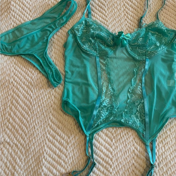 NEW-Lingerie Set - Picture 4 of 11